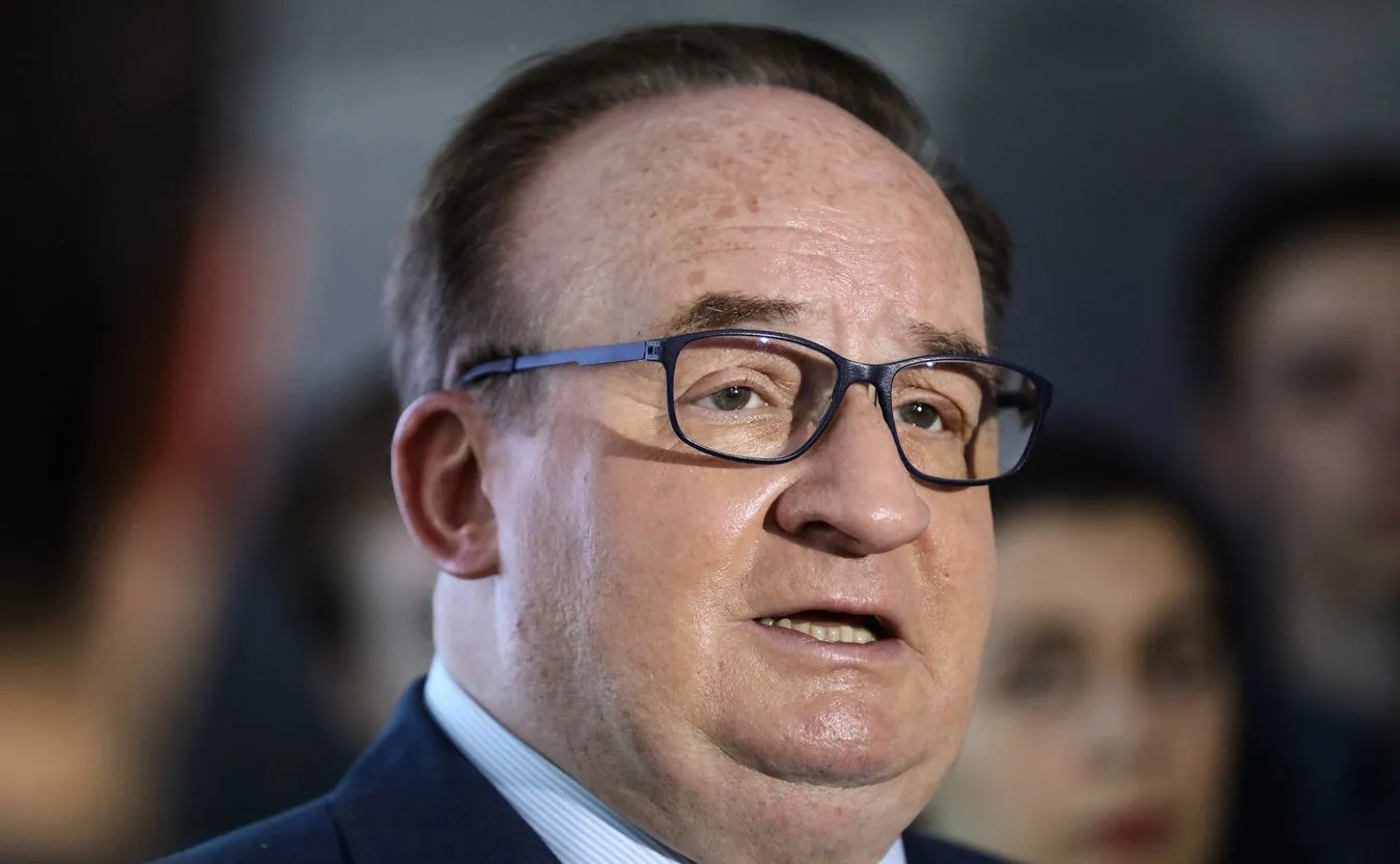 Saryusz-Wolski: KE sztucznie przedłuża procedurę naruszeniową, aby móc atakować Polskę