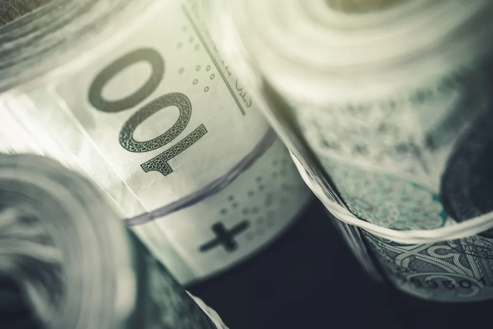 Znalazł 10 tys. zł. Pieniądze wróciły do właściciela