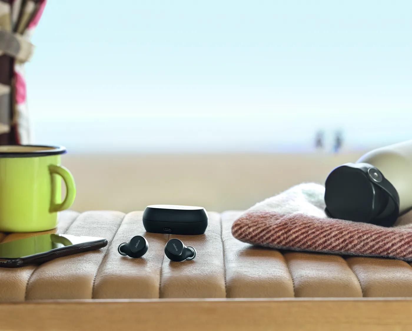 Jabra pokazuje nowe bezprzewodowe słuchawki douszne. Tym razem w przyzwoitej cenie