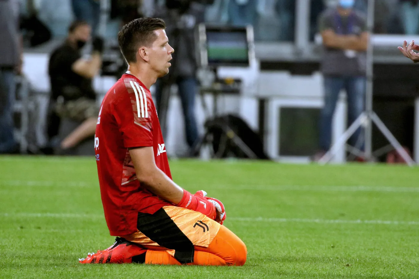 Błąd Szczęsnego, porażka Juventusu, Napoli liderem [WIDEO]