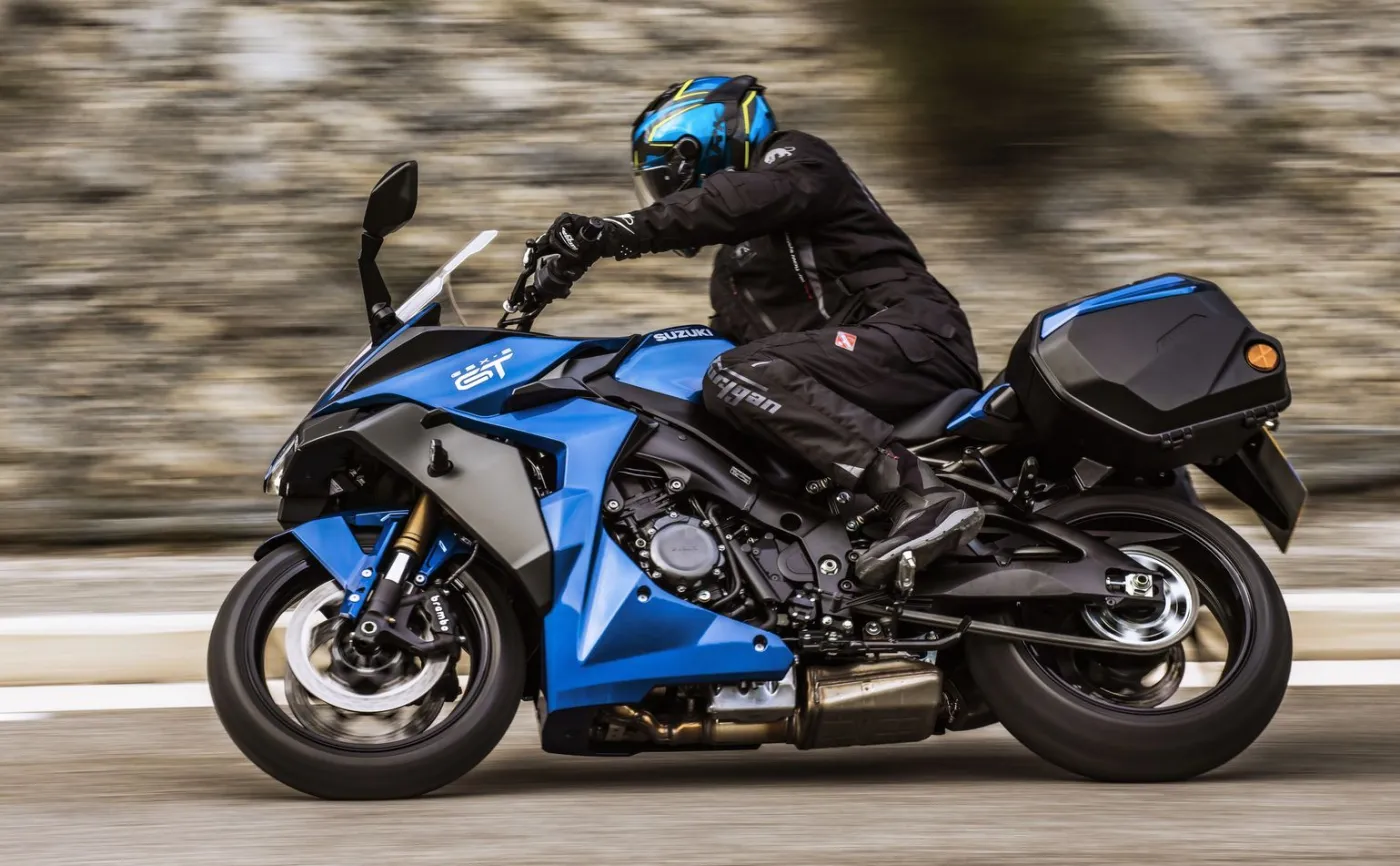 suzuki-gsxs1000gt-37245700.jpg