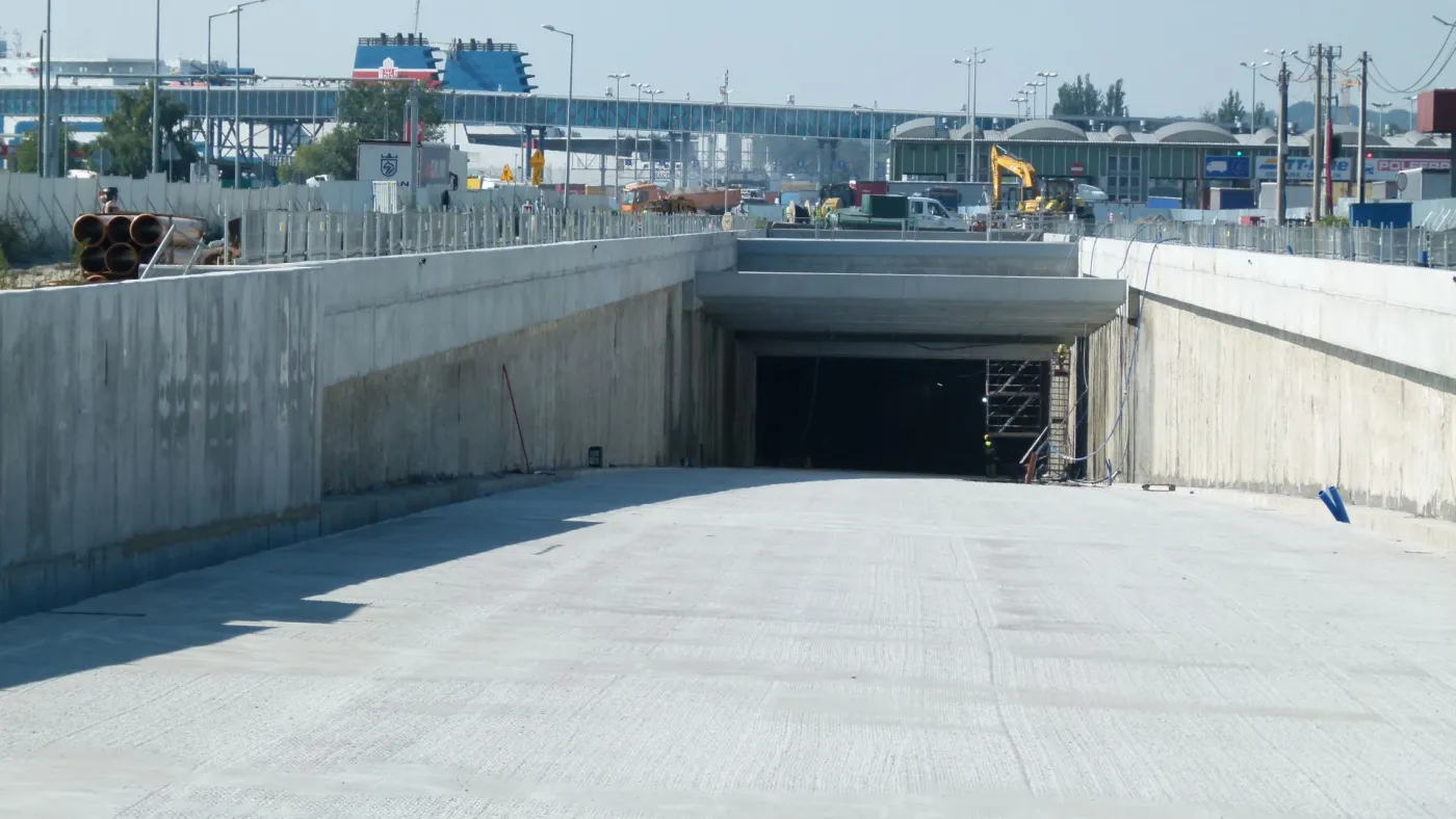 tunel-w-swinoujsciu-37241192.jpg