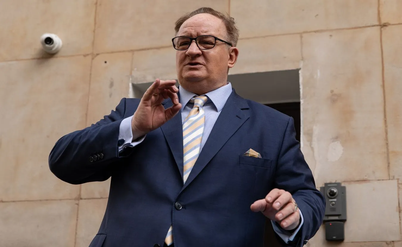 "Podwójna gra" państw UE ws. migrantów? Saryusz-Wolski: Zadają Polsce ciosy