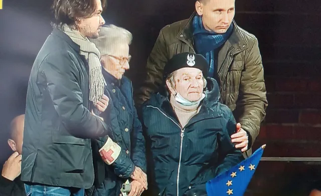 Wanda Traczyk-Stawska do Bąkiewicza: Milcz głupi chłopie! Milcz chamie skończony! 