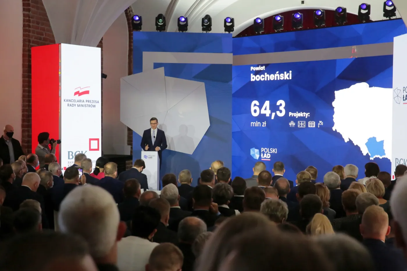 Morawiecki: Ponad 4 tys. inwestycji samorządowych z dofinansowaniem na ponad 23 mld zł