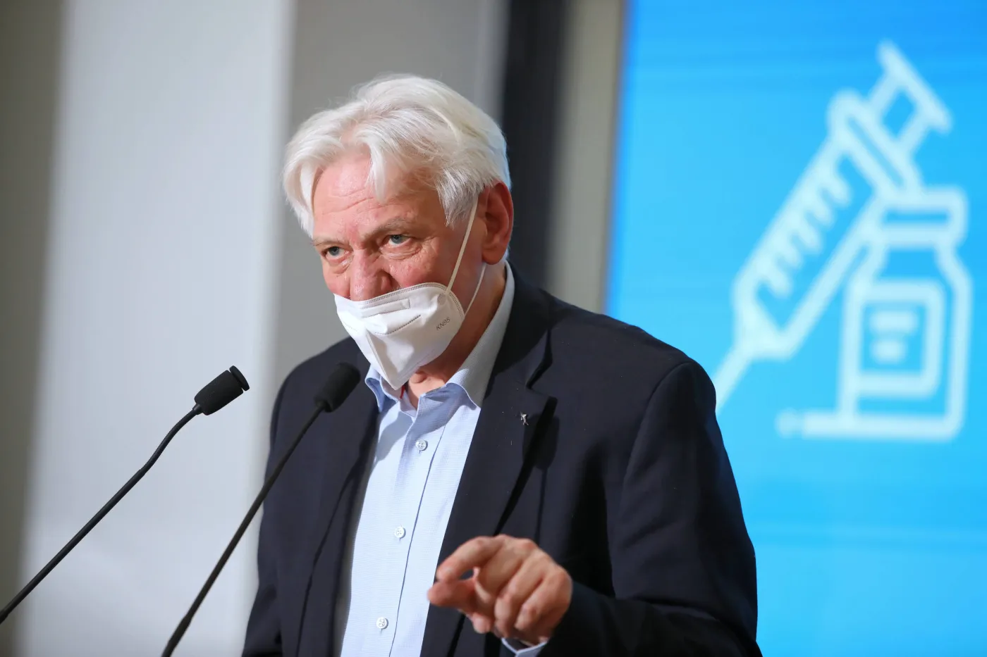 Lokalne lockdowny? Prof. Horban: Mam nadzieję, że premier policzy szable