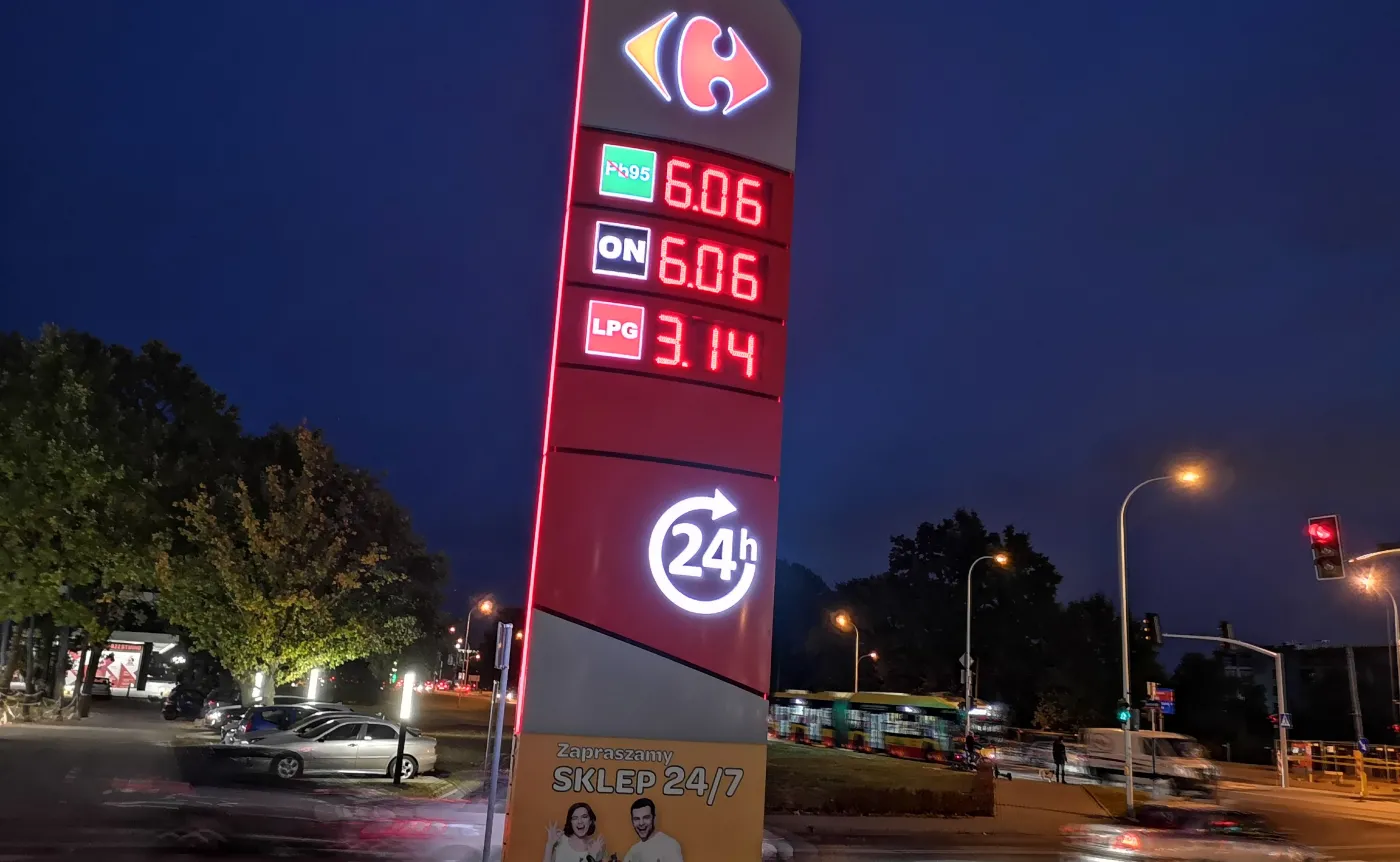 stacja-paliw-ceny-37265709.jpg