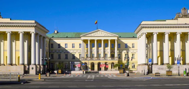 "Warszawiacy chcą być w Unii Europejskiej". Radni przyjęli stanowisko