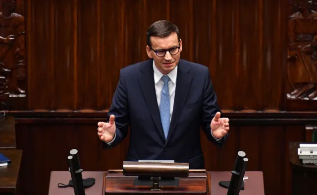 Awantura w Sejmie. Morawiecki do PO: Może pożyczcie nam koszulki z napisem "Konstytucja"