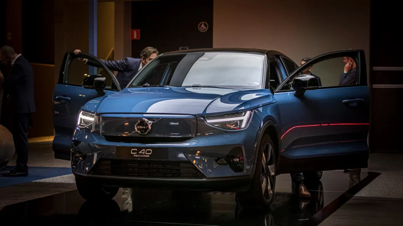 volvo-c40-recharge-37266044.jpg
