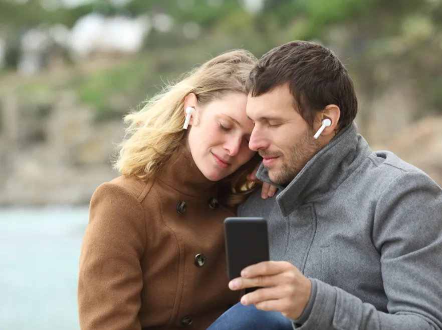 Chcesz stworzyć bliskość z partnerem? Użyj... dźwięków!