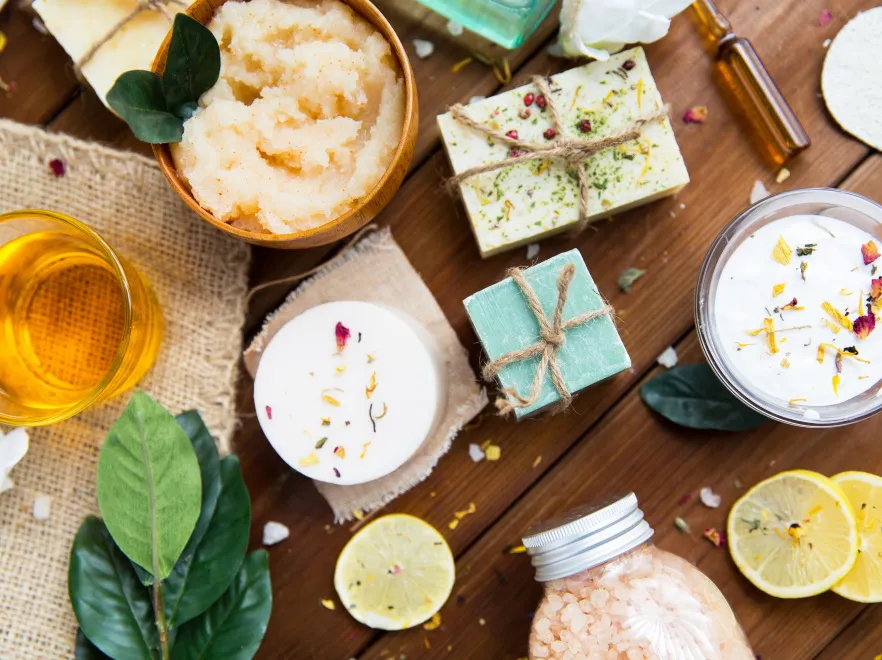 5 rozwiązań w duchu less waste, które odmienią codzienną pielęgnację ciała