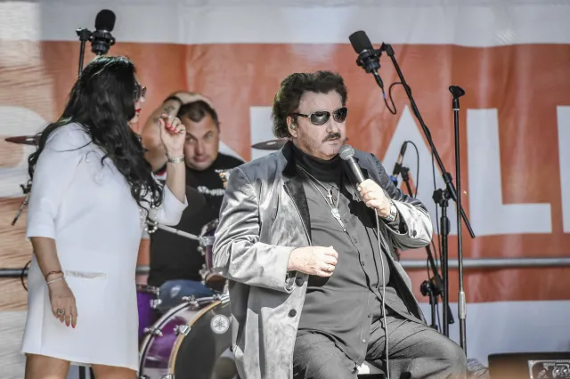 Nowoczesne rozwiązania na grobie Krawczyka. Fotowoltaika i muzyka bliska artyście