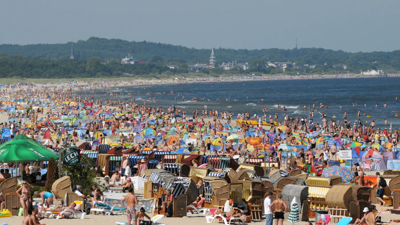 Turyści tłumnie ruszyli nad polskie morze. GUS podsumował wakacje 2021