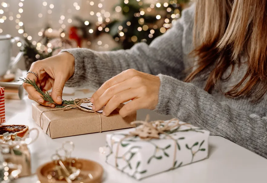 Chcesz zintensyfikować radość z prezentu, który ofiarowujesz? Zapakuj go jak... najbrzydziej!