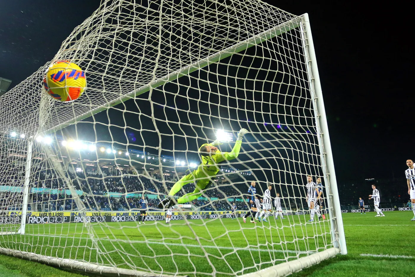 Szczęsny skapitulował po strzale z około 30. metrów [WIDEO]