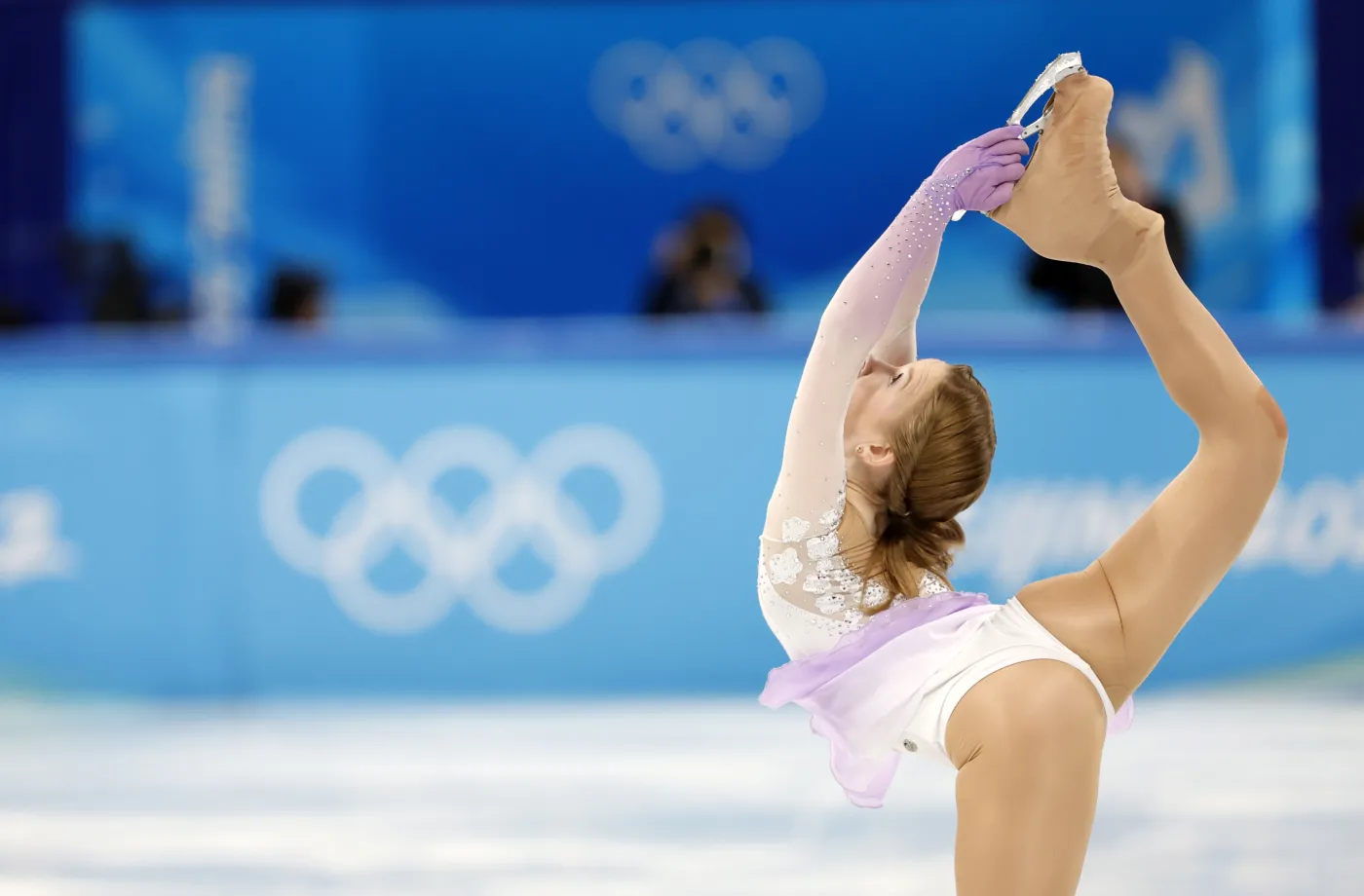 Walijewa prowadzi na półmetku, 24. miejsce Kurakovej