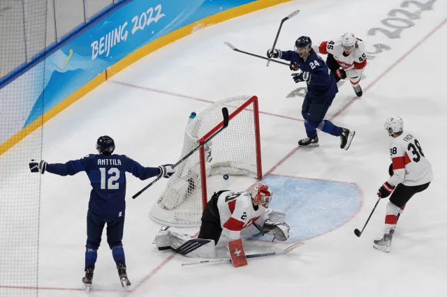 Finowie pięć razy wbili krążek do bramki Szwajcarów i awansowali do półfinału