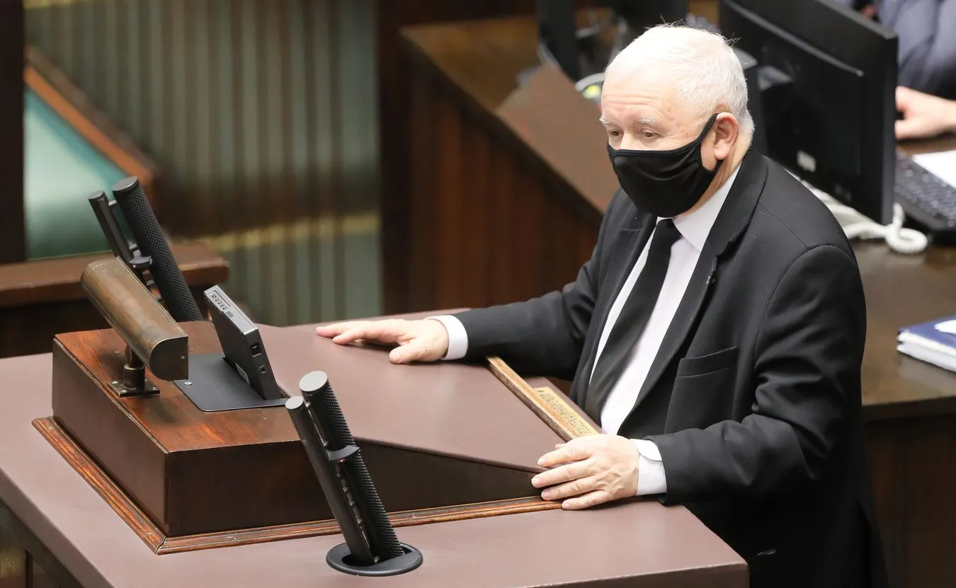 To, co obecnie robią rządzący III RP zdaje się już prawie nie mieć żadnego sensu [FELIETON]