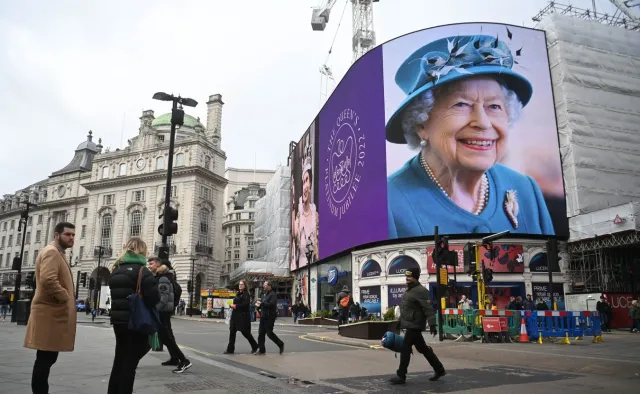 Królowa Elżbieta II obchodzi 70. rocznicę wstąpienia na tron