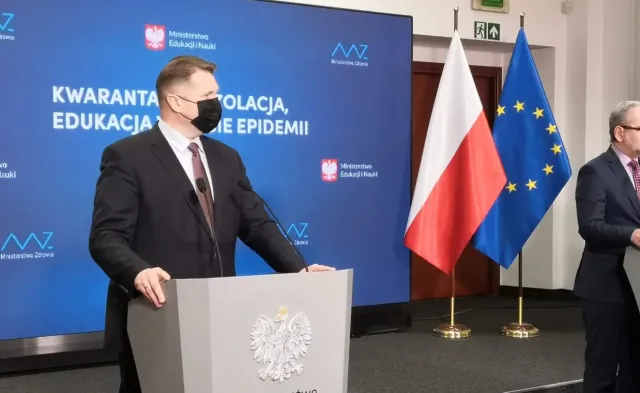 Koniec nauki zdalnej, dzieci wracają do szkół. Czarnek podał, od kiedy