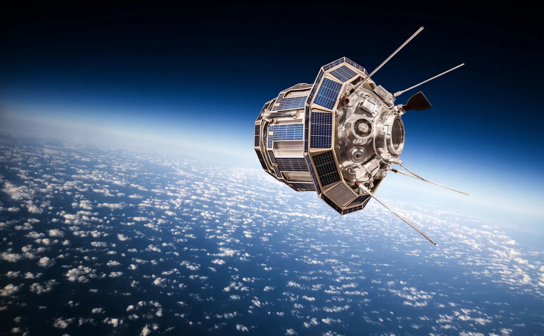 Chiński satelita szpiegowski w służbie Iranu. Był wykorzystany do ataków na bazy USA na Bliskim Wschodzie