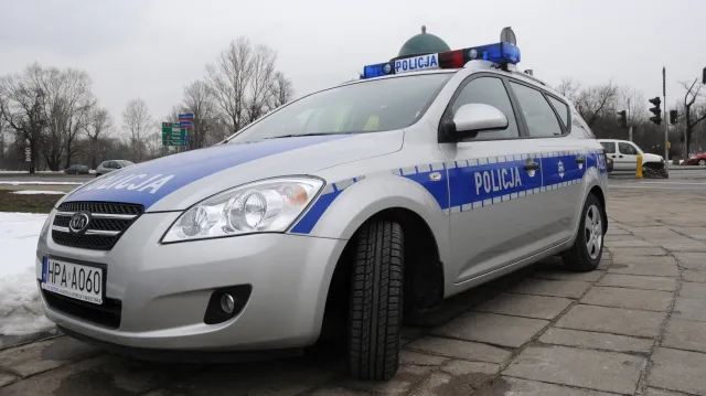 Zuchwała kradzież wartej 100 tys. biżuterii z bmw zaparkowanego przed sądem