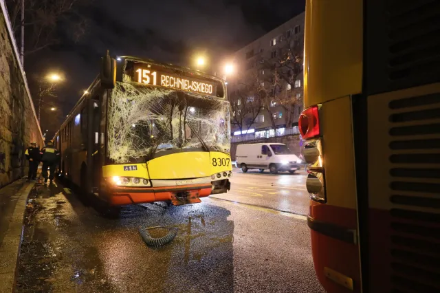Zderzenie dwóch autobusów w Warszawie. Są ranni