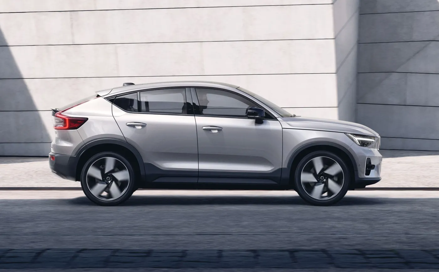 volvo-c40-recharge-37401918.jpg