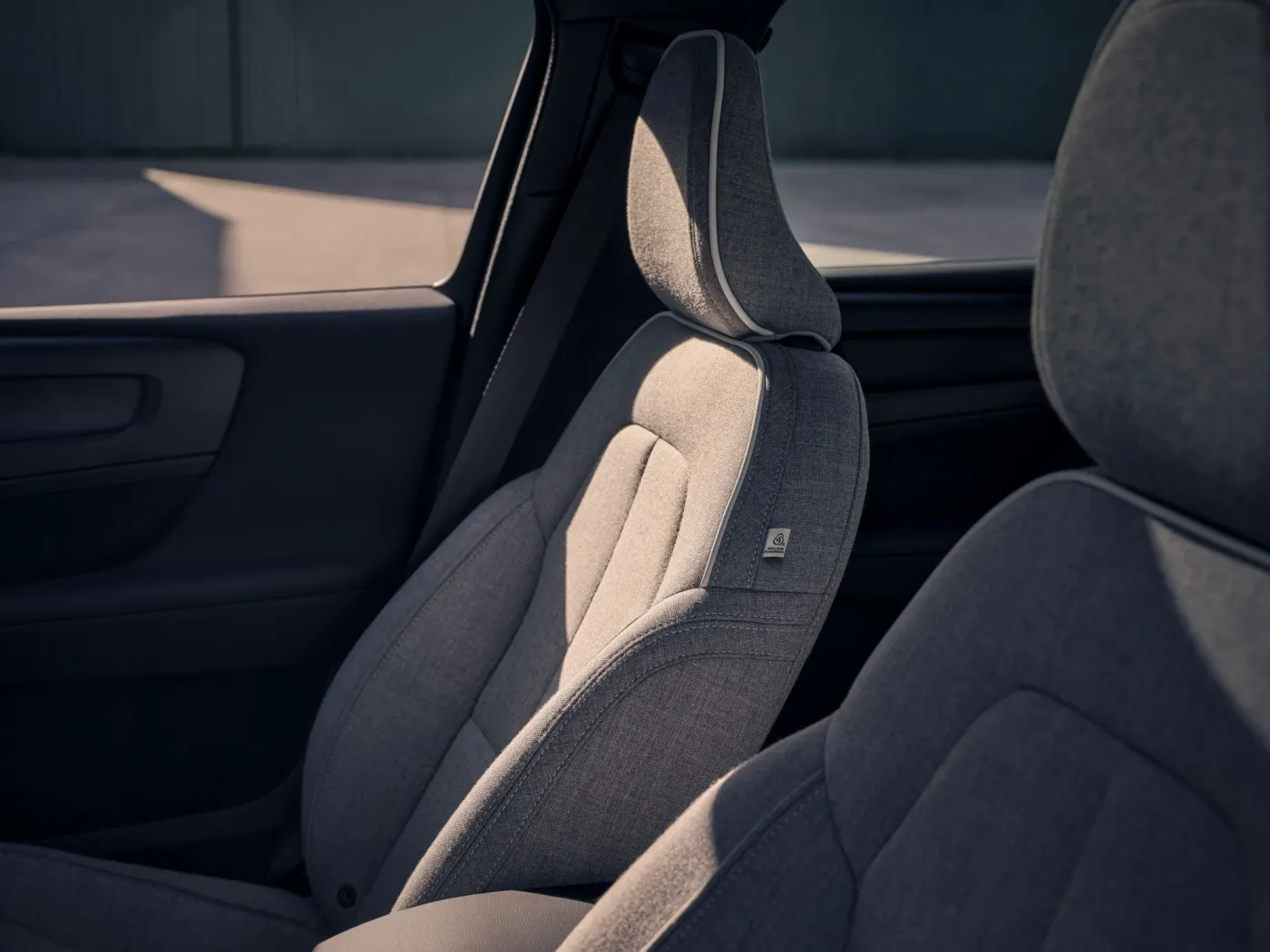 volvo-xc40-recharge-37402871.jpg