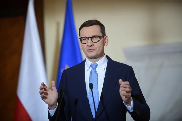 Morawiecki zaczepia Macrona: Co pan osiągnął w rozmowach z Putinem?