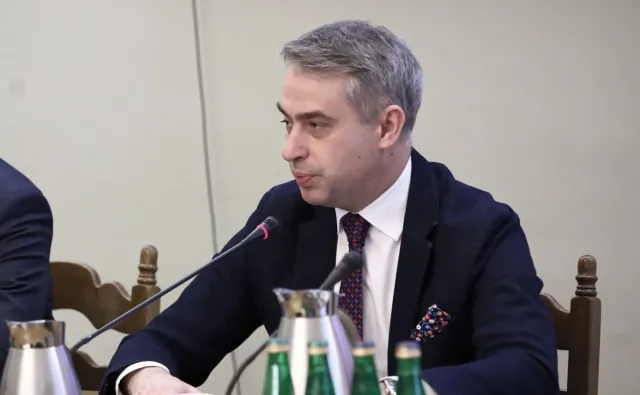 Waloryzacja rent i emerytur oraz obniżki rat kredytów. Nowy pakiet Lewicy