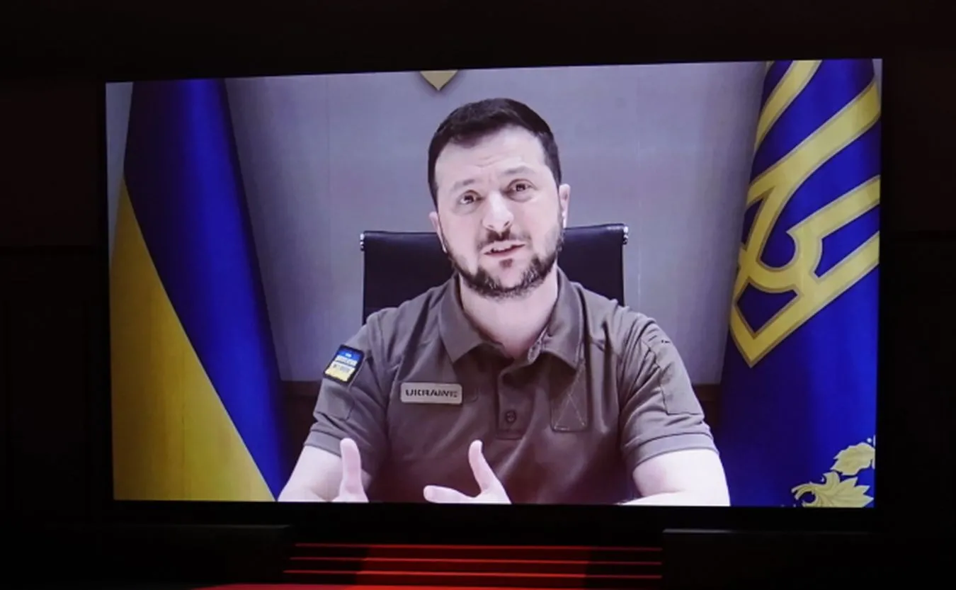 "Rosjanie używają broni laserowej, by oszczędzać rakiety". Zełenski o wunderwaffe