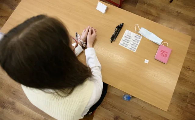 Egzamin ósmoklasisty. Co zrobić, żeby zdać i jak radzić sobie ze stresem. PORADNIK