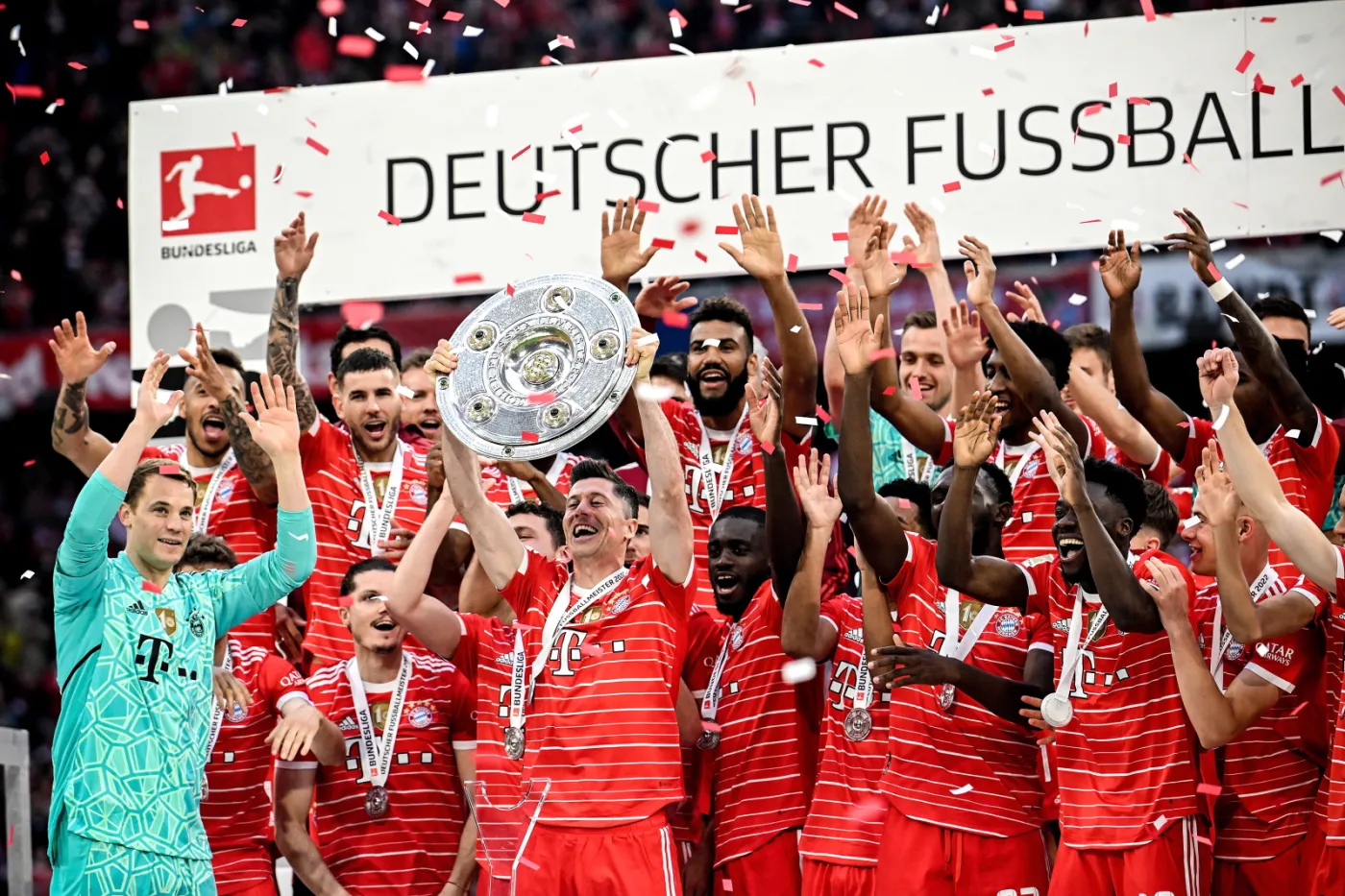 Mistrzowska feta Bayernu okraszona kiepskim występem z VfB Stuttgart