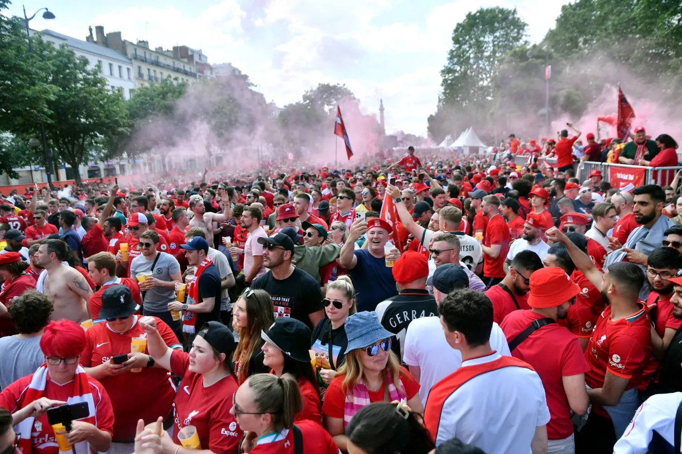 UEFA i służby szukają winnych chaosu przed finałem Ligi Mistrzów