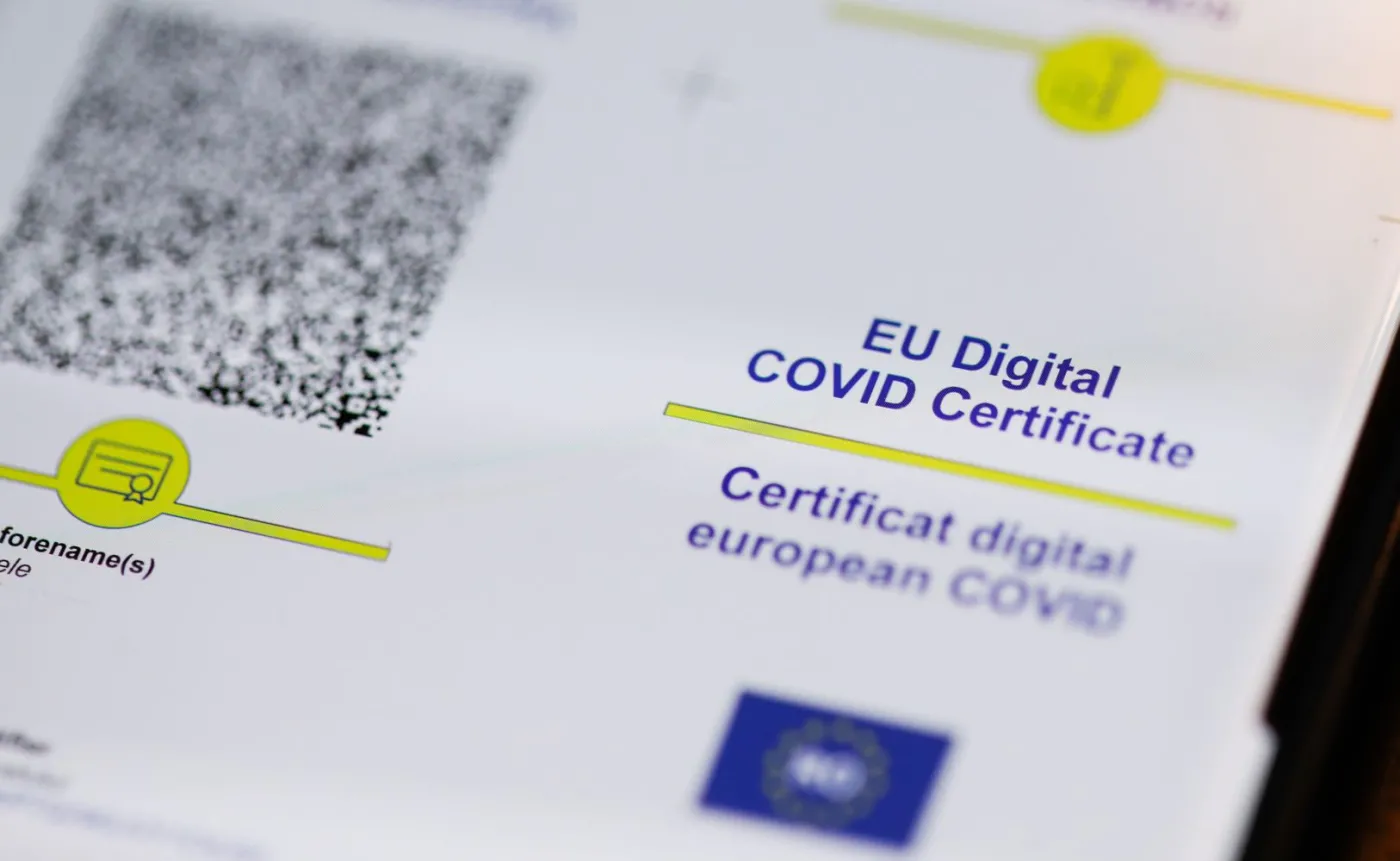 Nowe rozporządzenie w sprawie ważności unijnego certyfikatu COVID-19