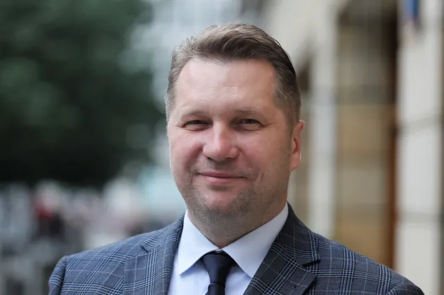 "Minister Czarnek stoi na straży (polskich) granic moralnych wręcz z entuzjazmem"