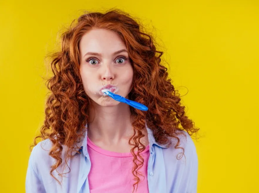 5 mitów na temat nieświeżego oddechu. Zwalcz je, a pokonasz problem!