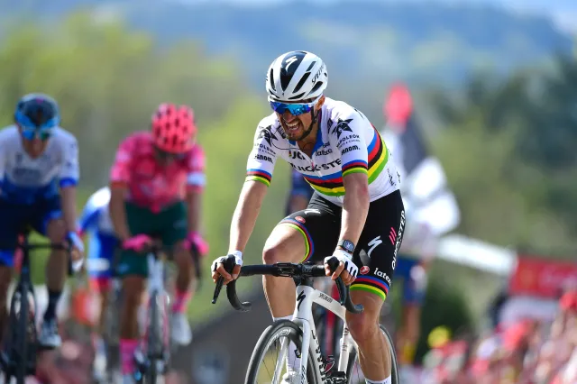 Potężna kraksa podczas klasyku. Poważne obrażenia mistrza świata [WIDEO]