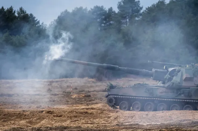 Polskie Kraby w akcji. Gen. Załużny chwali się nagraniem, w tle "Deszcze niespokojne"