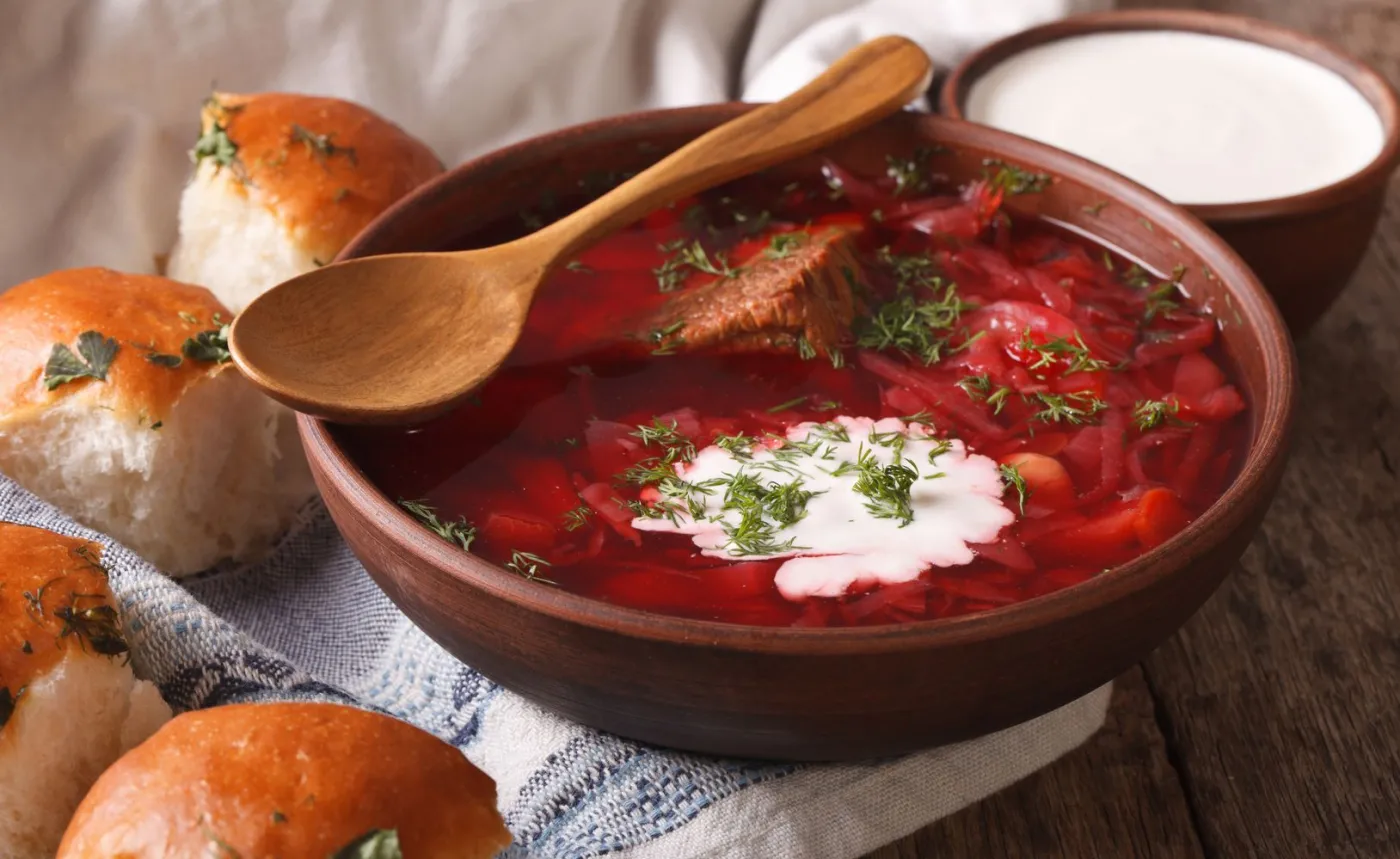 Barszcz ukraiński na liście dziedzictwa UNESCO. "To derusyfikacja barszczu"