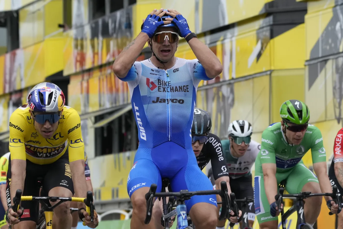 Groenewegen najszybszy na 3. etapie, van Aert nadal liderem Tour de France