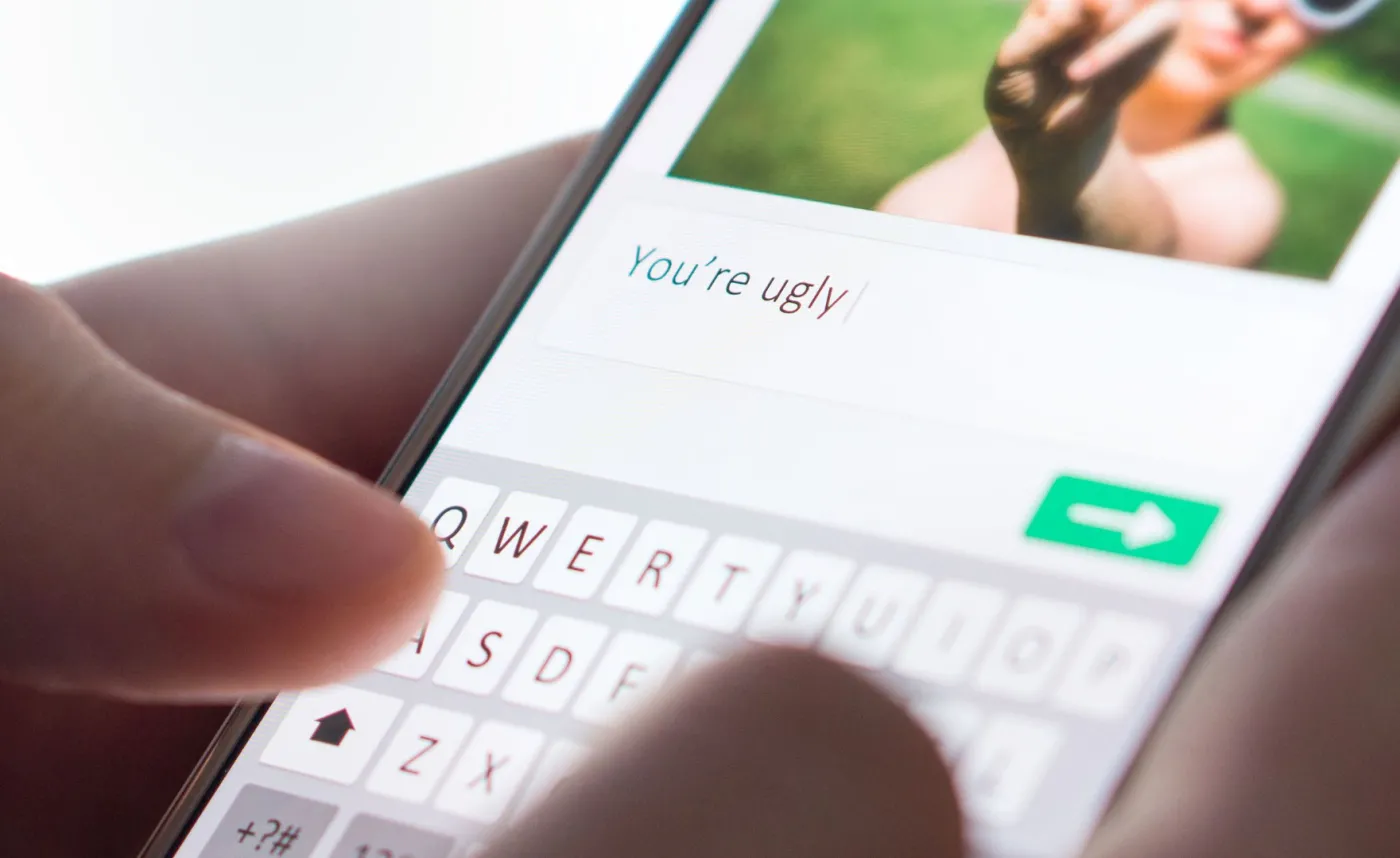 Przymus zgłaszania na policję skrajnie prawicowej propagandy. Nowe przepisy w Niemczech