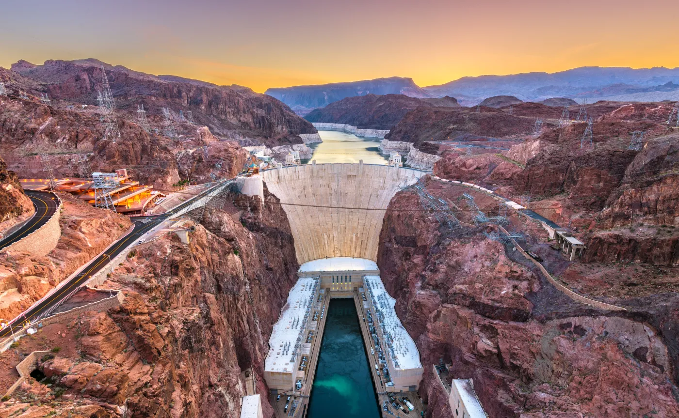 Potężna eksplozja na tamie Hoovera w USA