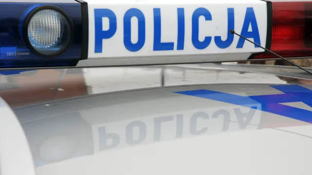 Nożownik zaatakował kierowcę na przejściu dla pieszych. Policja szuka napastnika