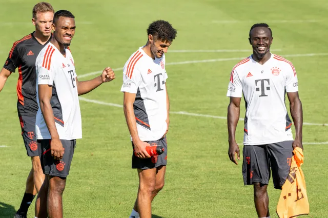 Sadio Mane już trenuje z Bayernem. Oczekiwanie na Lewandowskiego