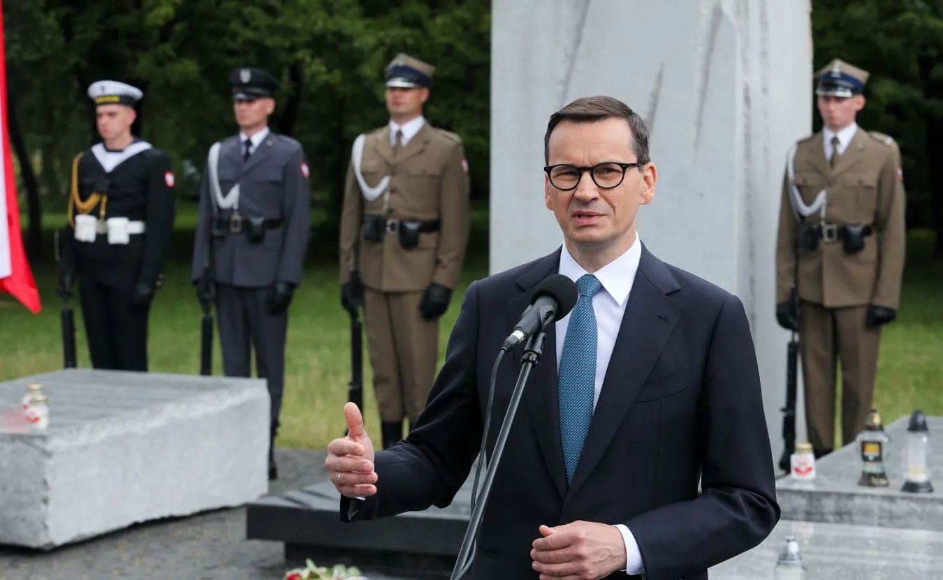 Morawiecki o Wołyniu: Nie spocznę, póki nie odnajdziemy ostatniego miejsca pochówku ofiar rzezi