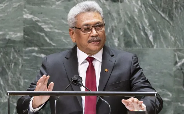 Prezydent Sri Lanki próbował uciec z kraju. Personel lotniska go zatrzymał