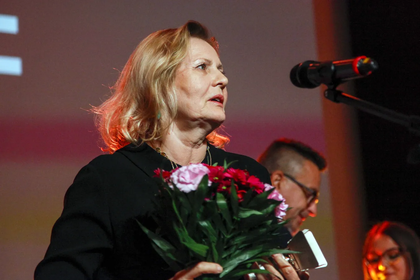 Grażyna Szapołowska eksponuje swoje wdzięki na plaży w Juracie [FOTO]